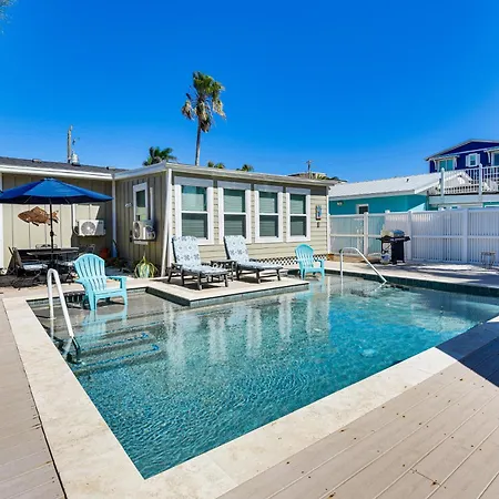 Bradenton Beach Home With Outdoor Bar And Heated Pool!